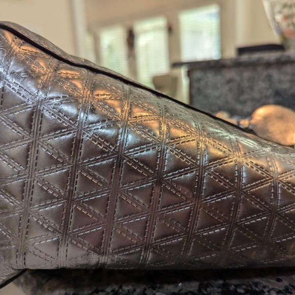 Michael Kors Large Silver Metallic Shoulder bag - Picture 3 of 13